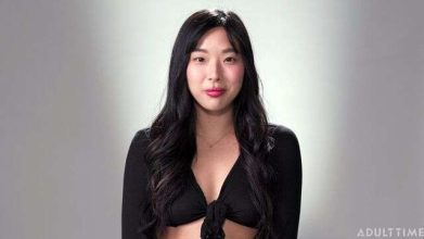 观看炫酷的莎朗·李和莎伦的预告片